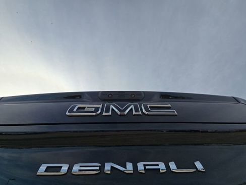 Used 2021 GMC Sierra 2500 Denali w/ Denali Ultimate Package image 10