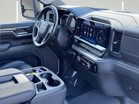 Used 2024 Chevrolet Silverado 2500 LTZ AWD/4WD image 6