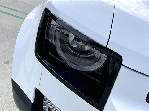 Used 2020 Land Rover Defender 110 HSE image 30