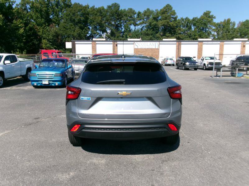Used 2025 Chevrolet Trax LS w/ Driver Confidence Package FWD image 10