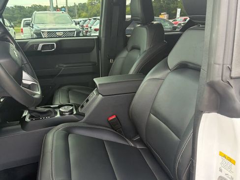 Used 2025 Ford Bronco Outer Banks AWD/4WD image 13