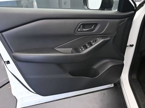 Used 2024 Nissan Rogue S FWD image 16