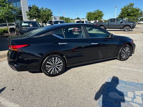 Used 2025 Nissan Altima 2.5 SV FWD image 28