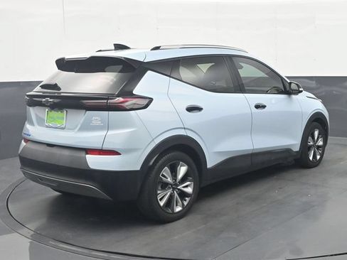 Used 2022 Chevrolet Bolt EUV LT w/ Convenience Package FWD image 7