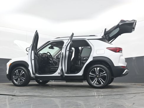 Used 2024 Chevrolet TrailBlazer LT w/ Convenience Package AWD/4WD image 44