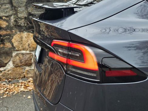 Used 2022 Tesla Model X image 32