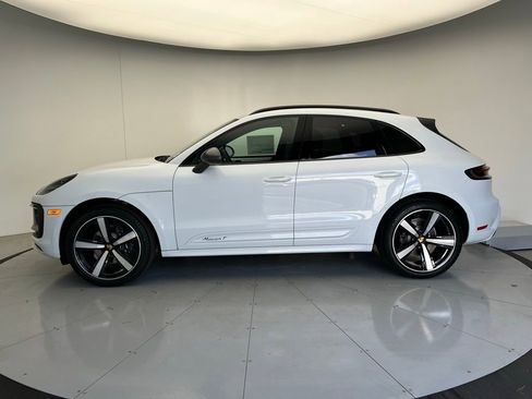 Certified 2025 Porsche Macan Turbo image 2