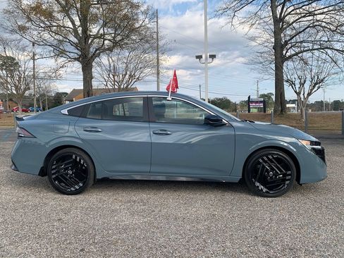 New 2026 Nissan Sentra SR FWD image 2