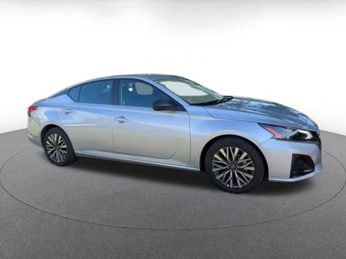 Used 2026 Nissan Altima 2.5 SV FWD image 2