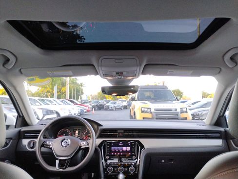 Used 2021 Volkswagen Passat 2.0T SE image 12