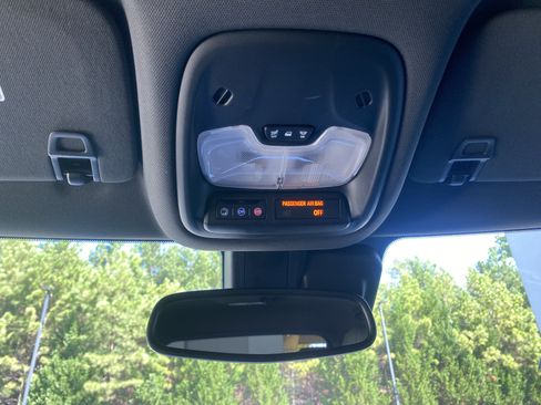 Used 2022 Chevrolet TrailBlazer RS w/ Convenience Package FWD image 31
