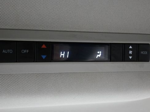 Used 2024 Toyota Sienna LE image 34