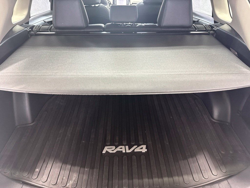 Used 2020 Toyota RAV4 XLE w/ Convenience Package AWD/4WD image 28