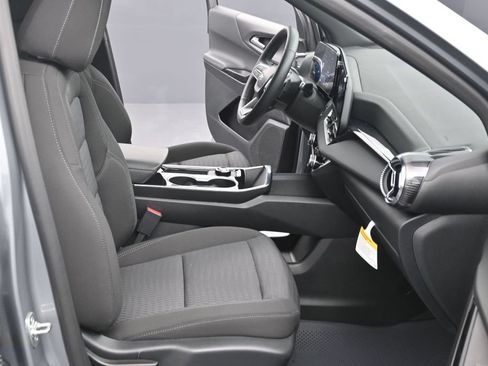 Used 2026 Chevrolet Equinox LT w/ Safety and Technology Package FWD image 11