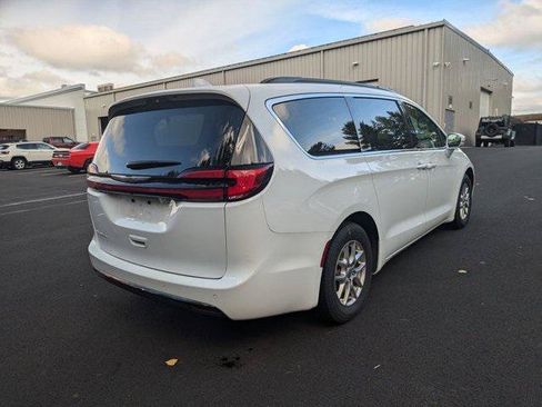 Certified 2022 Chrysler Pacifica Touring-L FWD image 3