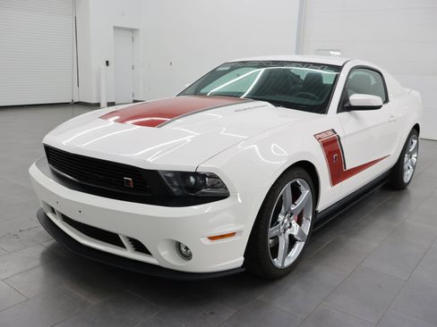 Used 2012 Ford Mustang GT Premium w/ HID Headlamps & Security Pkg RWD image 7