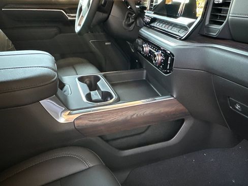 New 2026 GMC Sierra 2500 SLT w/ SLT Convenience Package image 15