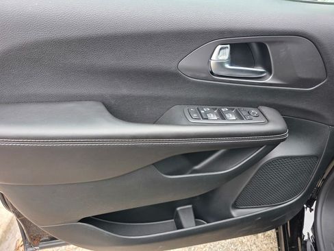 New 2026 Chrysler Voyager LX FWD image 8