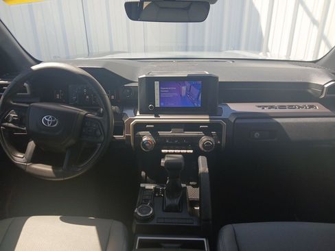 Used 2025 Toyota Tacoma SR5 AWD/4WD image 18