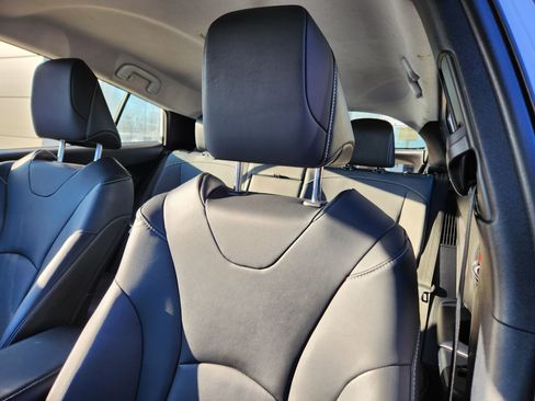 Used 2022 Toyota Prius Prime XLE image 11