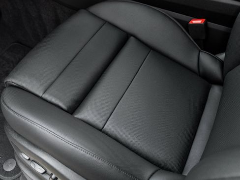 Certified 2025 Porsche Cayenne image 20