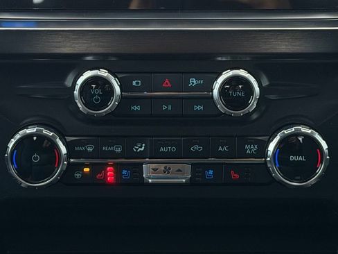 New 2026 Ford F250 Lariat w/ Black Appearance Package image 38