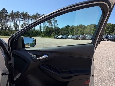 Used 2015 Ford Focus SE FWD image 18