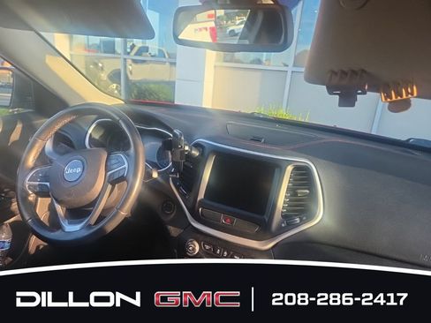 Used 2016 Jeep Cherokee Trailhawk w/ Leather Interior Group AWD/4WD image 21