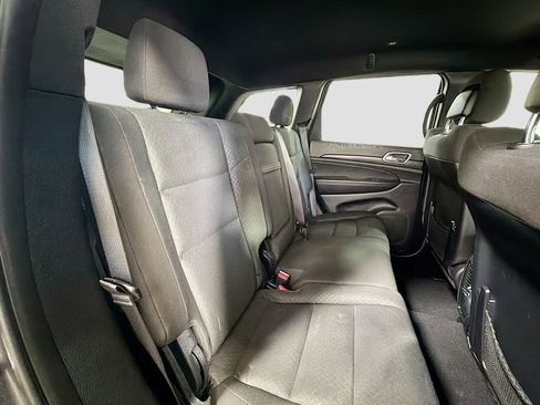 Used 2021 Jeep Grand Cherokee Laredo AWD/4WD image 26