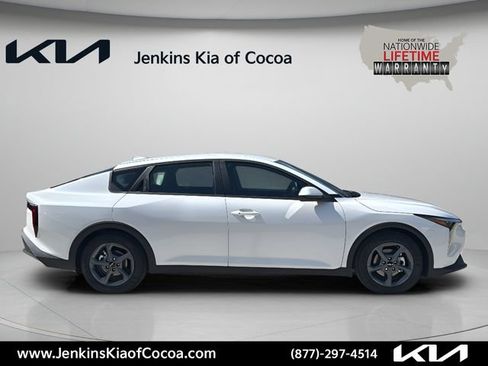New 2026 Kia K4 FWD image 3