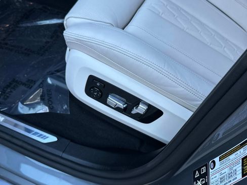 New 2026 BMW X7 xDrive40i w/ M Sport Package image 17