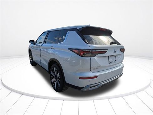 New 2025 Mitsubishi Outlander SE image 6
