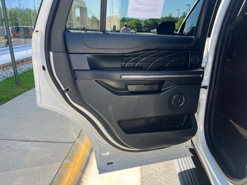 Used 2023 Ford Expedition Platinum AWD/4WD image 20