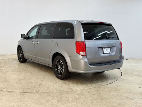 Used 2019 Dodge Grand Caravan SE FWD image 3