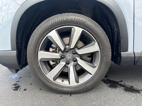 Used 2025 Honda Pilot Touring image 11