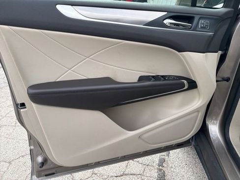 Used 2019 Lincoln MKC Premiere image 9