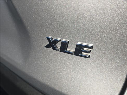 Used 2023 Toyota RAV4 XLE Premium image 3