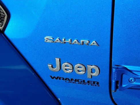 Used 2022 Jeep Wrangler Unlimited Sahara w/ Cold Weather Group image 27