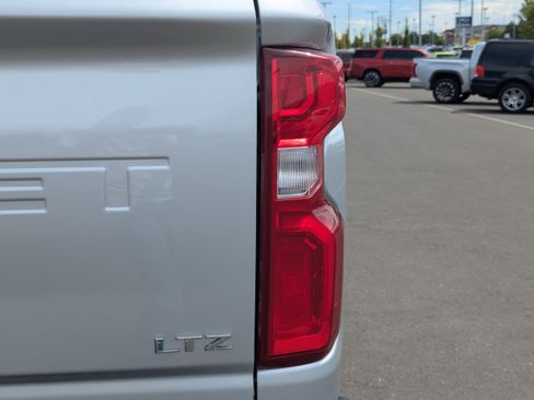 Used 2022 Chevrolet Silverado 3500 LTZ AWD/4WD image 46