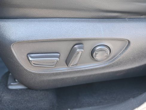 Used 2022 Toyota Highlander XLE AWD/4WD image 14