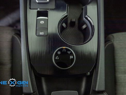 Used 2022 Nissan Rogue SV AWD/4WD image 23