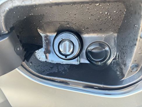 Used 2024 GMC Sierra 1500 AT4 w/ Technology Package image 10