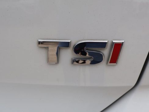 Used 2016 Volkswagen Golf 4-Door FWD image 11