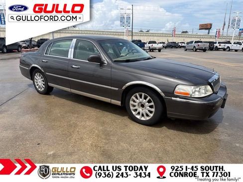 Used 2007 Lincoln Town Car Signature RWD image 2