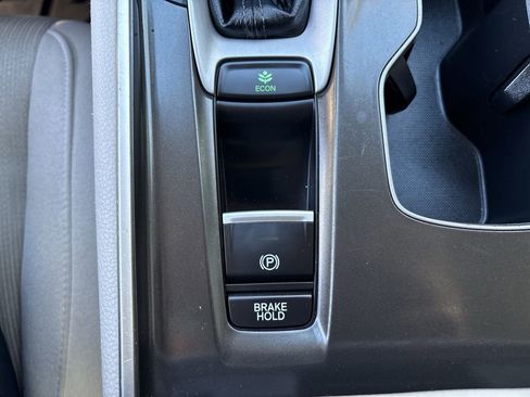Used 2018 Honda Accord LX image 30