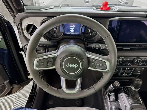 Used 2025 Jeep Wrangler Unlimited Sahara w/ Safety Group AWD/4WD image 14