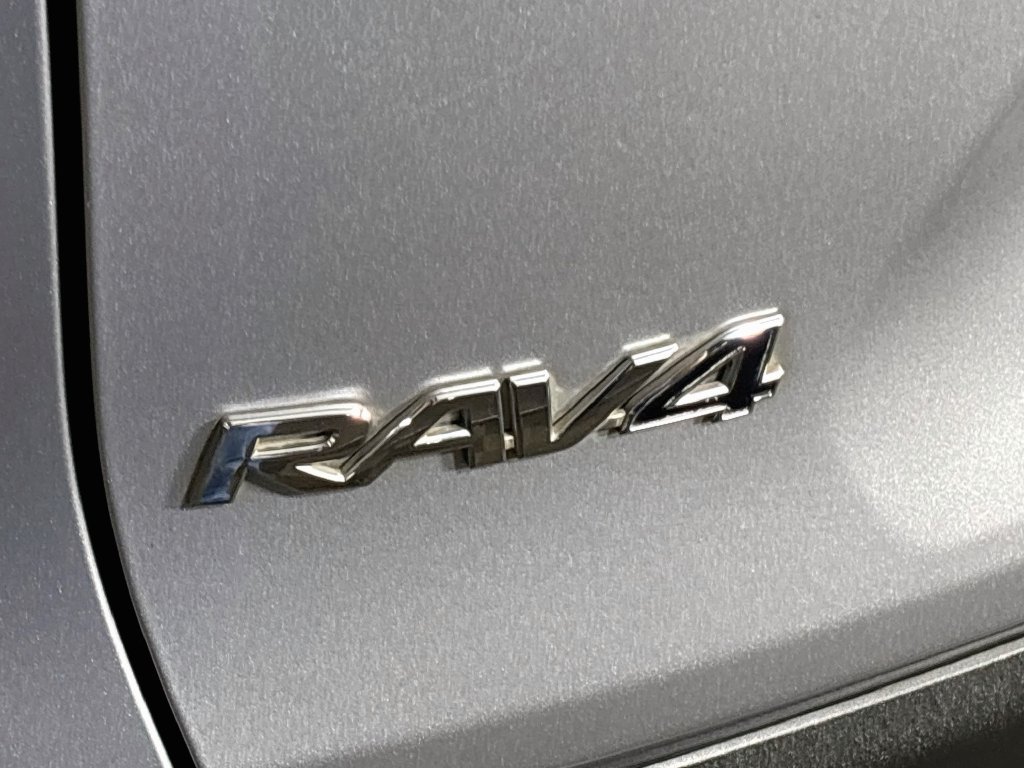 Used 2019 Toyota RAV4 Limited FWD image 25