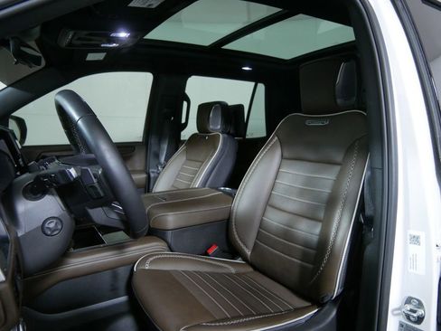 Used 2025 GMC Yukon Denali Ultimate AWD/4WD image 11