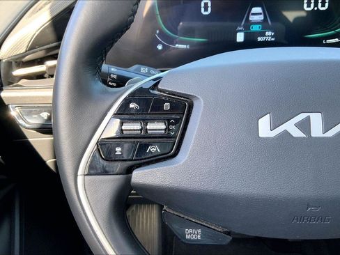 Used 2023 Kia Niro EX FWD image 17