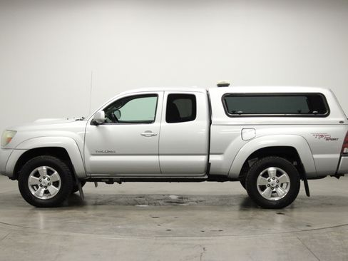 Used 2010 Toyota Tacoma PreRunner image 5